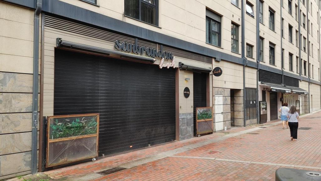 Imagen de uno de los establecimientos cerrado esta mañana.