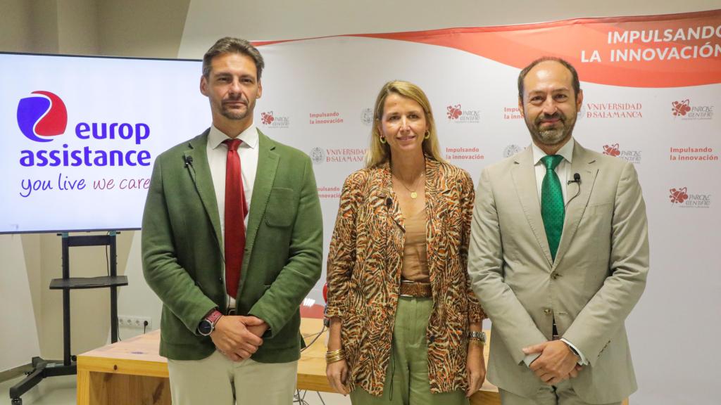 Verónica Herrando, directora general de Europ Assistance en España; Jesús Blanco, gerente del Servicio Público de Empleo de Castilla y León; y Óscar Lorenzo, delegado para la Estrategia Institucional de la USAL.