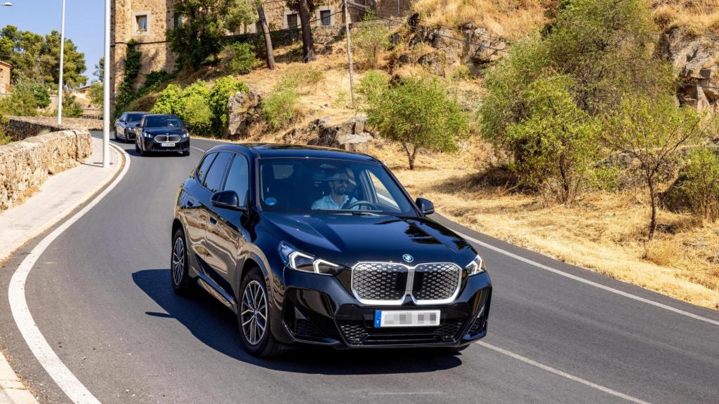 El BMW iX1, en ruta por Toledo.