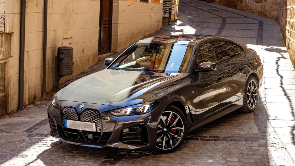 El BMW i4 en las calles del Casco Histórico.