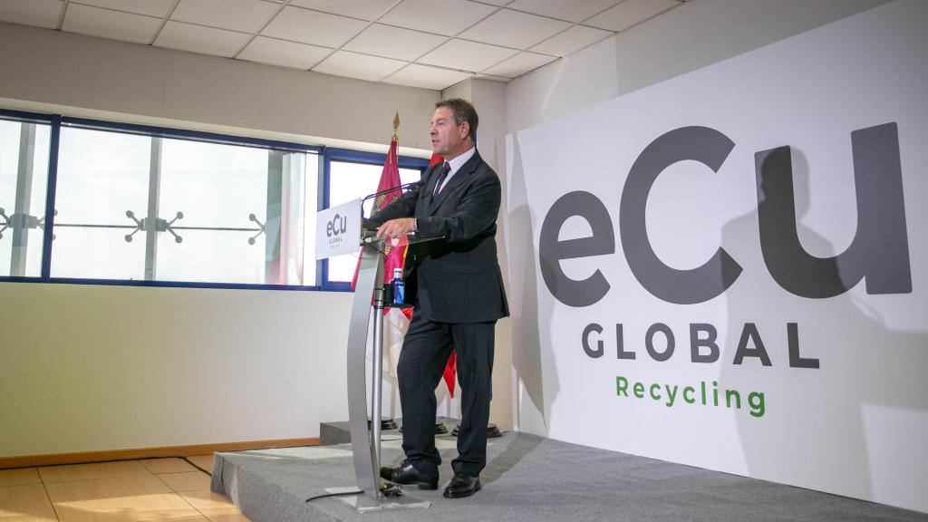 Page en la inauguración de la empresa 'eCu Global Recycling' en Cabanillas del Campo (Guadalajara). Foto: JCCM.