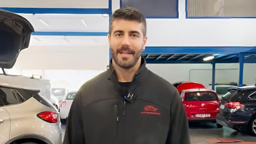 Imagen del entendido en su taller.