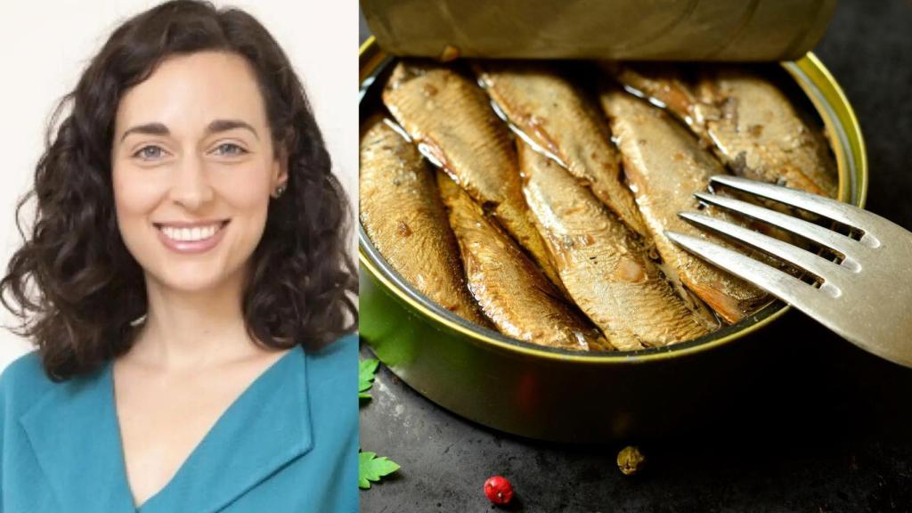 La nutricionista Julia Farré y una lata de sardinas en conserva.