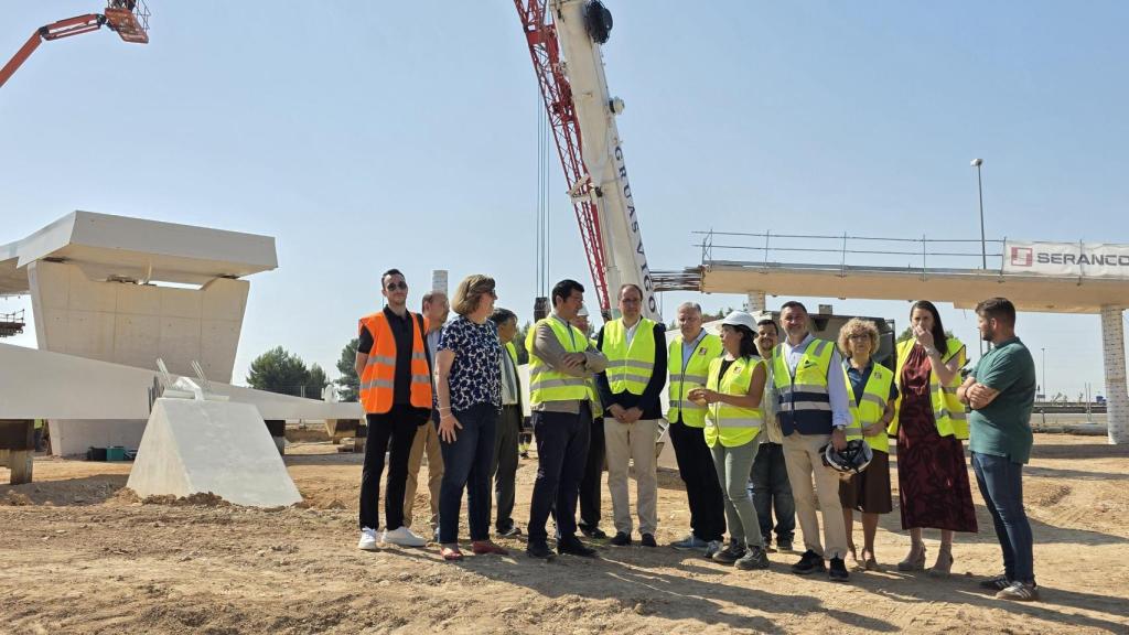 Visita a las obras de la pasarela que unirá Ciudad Real y Miguelturra. Foto: JCCM.