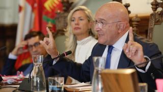 El alcalde de Valladolid, Jesús Julio Carnero, durante la sesión plenaria de este 30 de junio de 2025