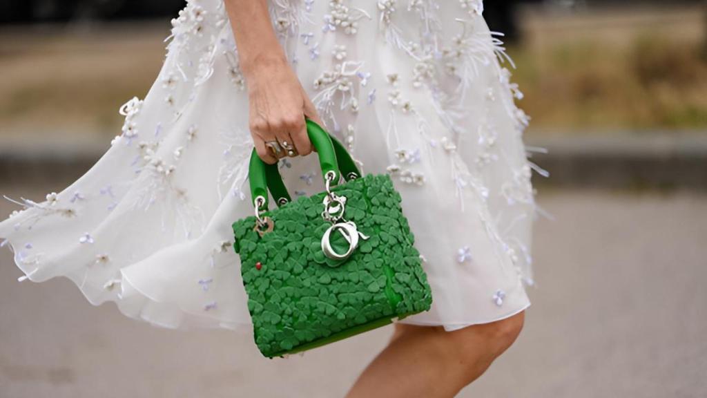 Estas tonalidades de verde triunfan tanto en las pasarelas como en el 'street style'.