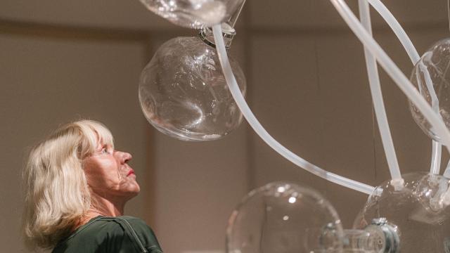 Sissel Tolaas en la nueva exposición Terrafilia del Museo Nacional Thyssen-Bornemisza.