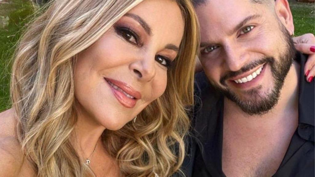 Alberto Dugarte, maquillador, con Ana Obregón.