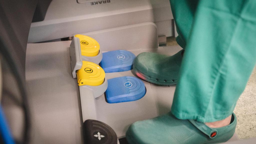 Detalle de los pedales de la consola.