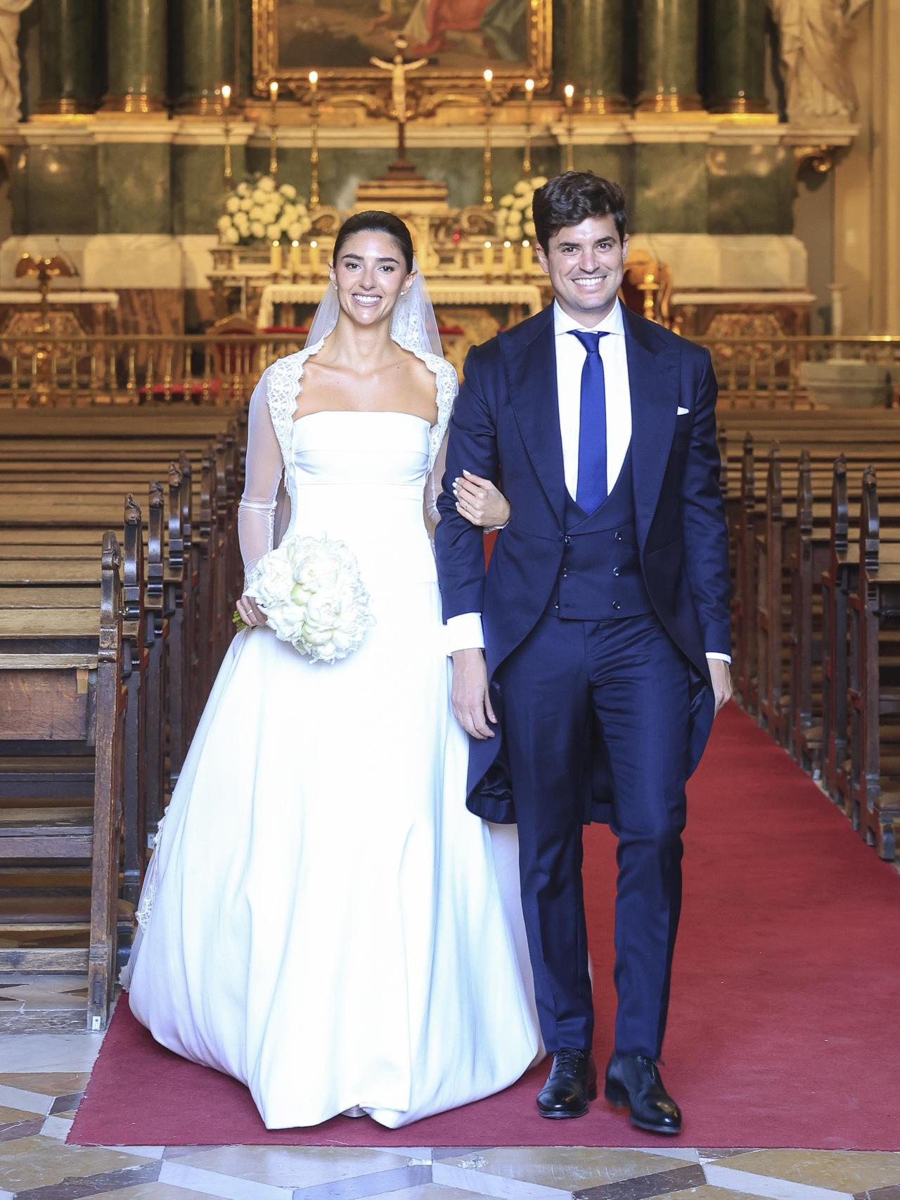 Carla Vico con diseño de Rosa Clará.