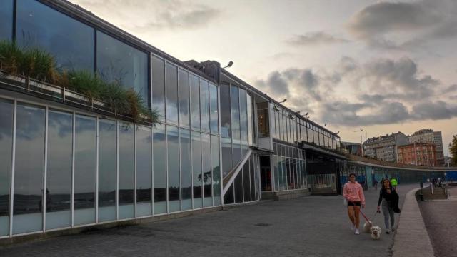 Discoteca y cafetería del complejo Playa Club de A Coruña.