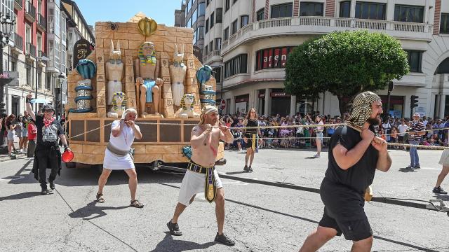 Una de las carrozas de la cabalgata, este lunes
