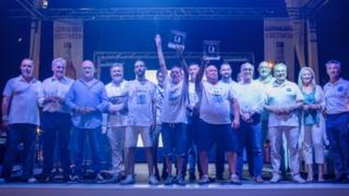 Foto familia de la semifinal oriental del XI Concurso de Espetos Costa del Sol.