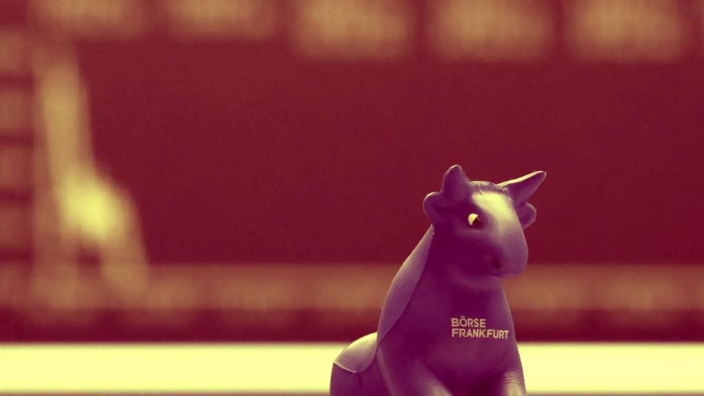 Un toro, símbolo de las subidas bursátiles, en la Bolsa de Fráncfort (Alemania).