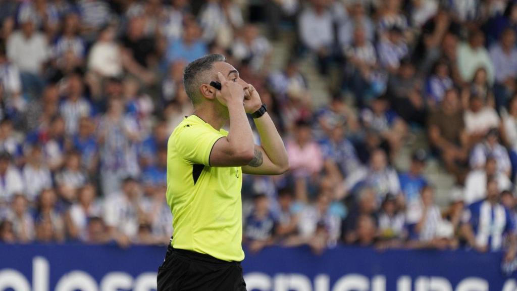 El colegiado aragonés durante un encuentro.