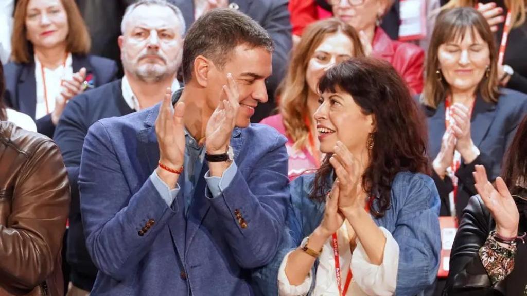 Pedro Sánchez, junto a la ministra de Igualdad, Ana Redondo, en una imagen de archivo.
