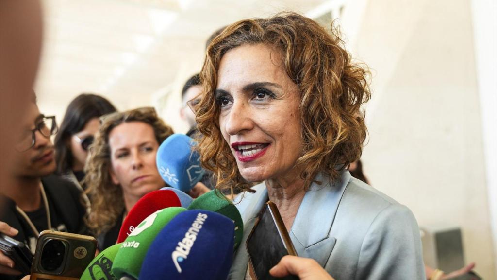 La vicepresidenta primera del Gobierno, María Jesús Montero, en un acto este lunes en Sevilla.