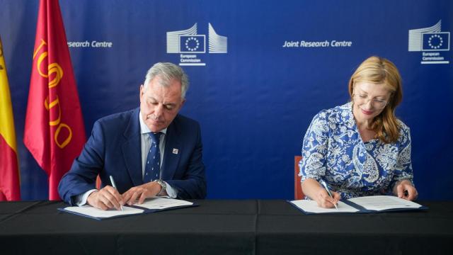 José Luis Sanz y la comisaria de Startups, Investigación e Innovación de la Unión Europea, Ekaterina Zaharieva.