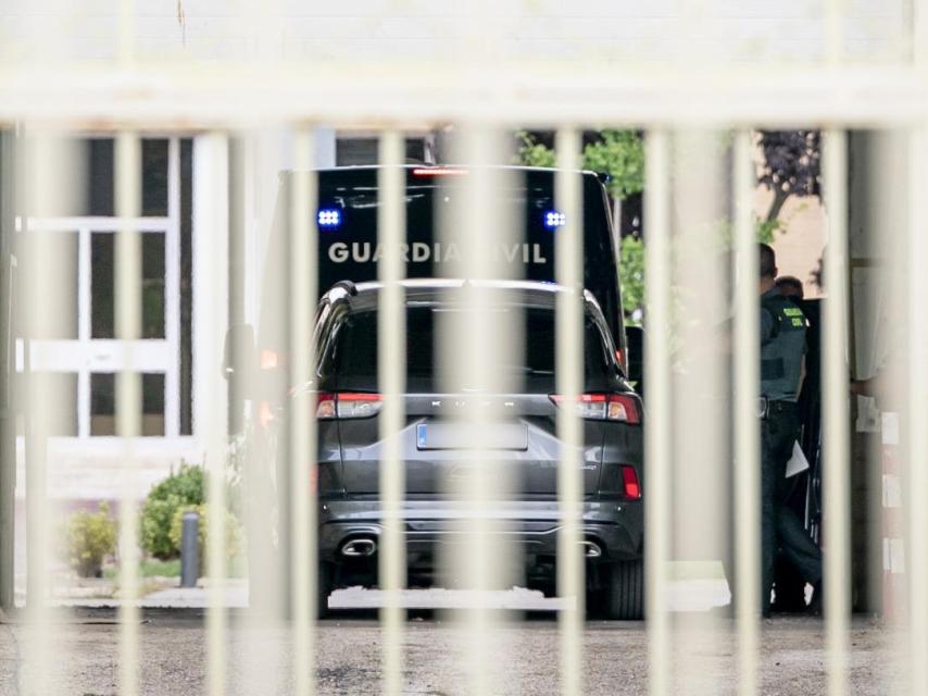 El furgón con Santos Cerdán, ya dentro de la cárcel de Soto del Real, en Madrid.