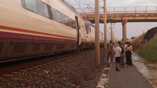 Pasajeros del tren que se ha quedado varado en la comarca de La Sagra.