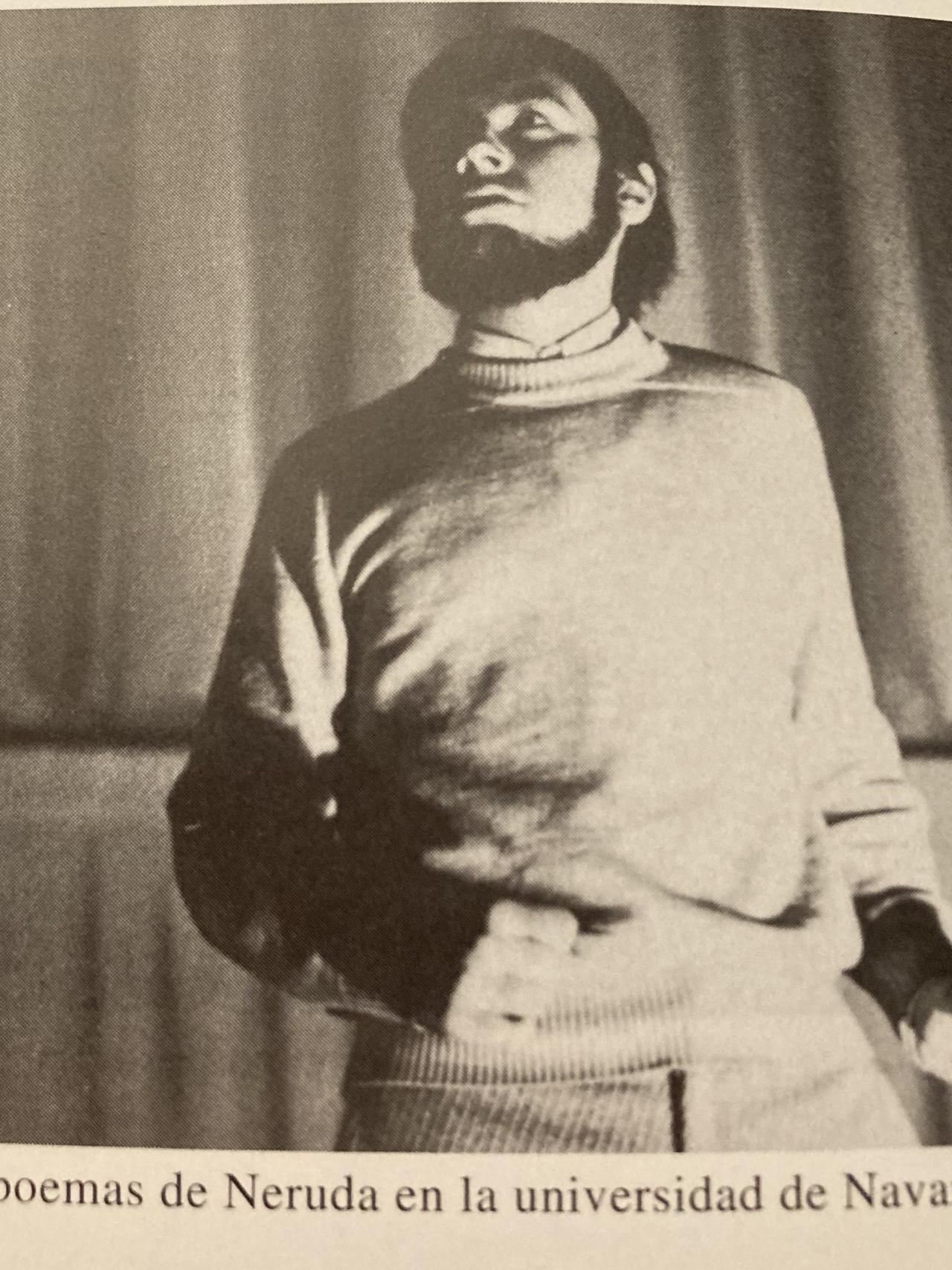 Pedro J. Ramírez recitando poemas de Neruda cuando estudiaba en la Universidad de Navarra.