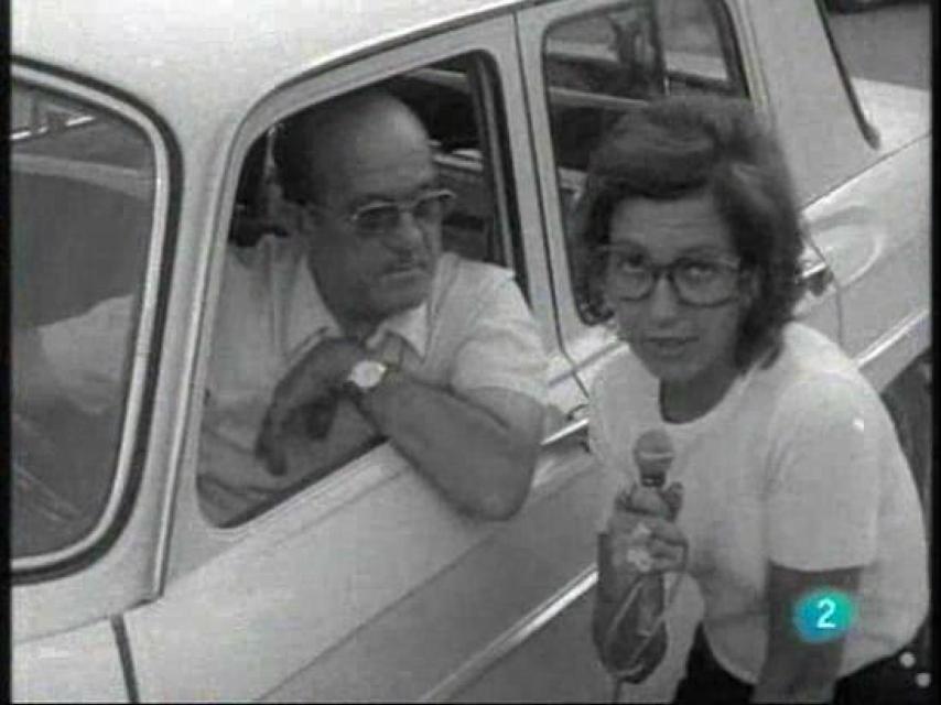 Rosa María Calaf, en sus comienzos, reporteando en la calle para TVE.