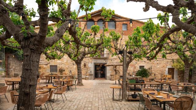 El restaurante Llenya, en Llagostera, en el interior de la Costa Brava.