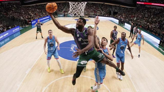 Melvin Ejim durante un partido con el Unicaja