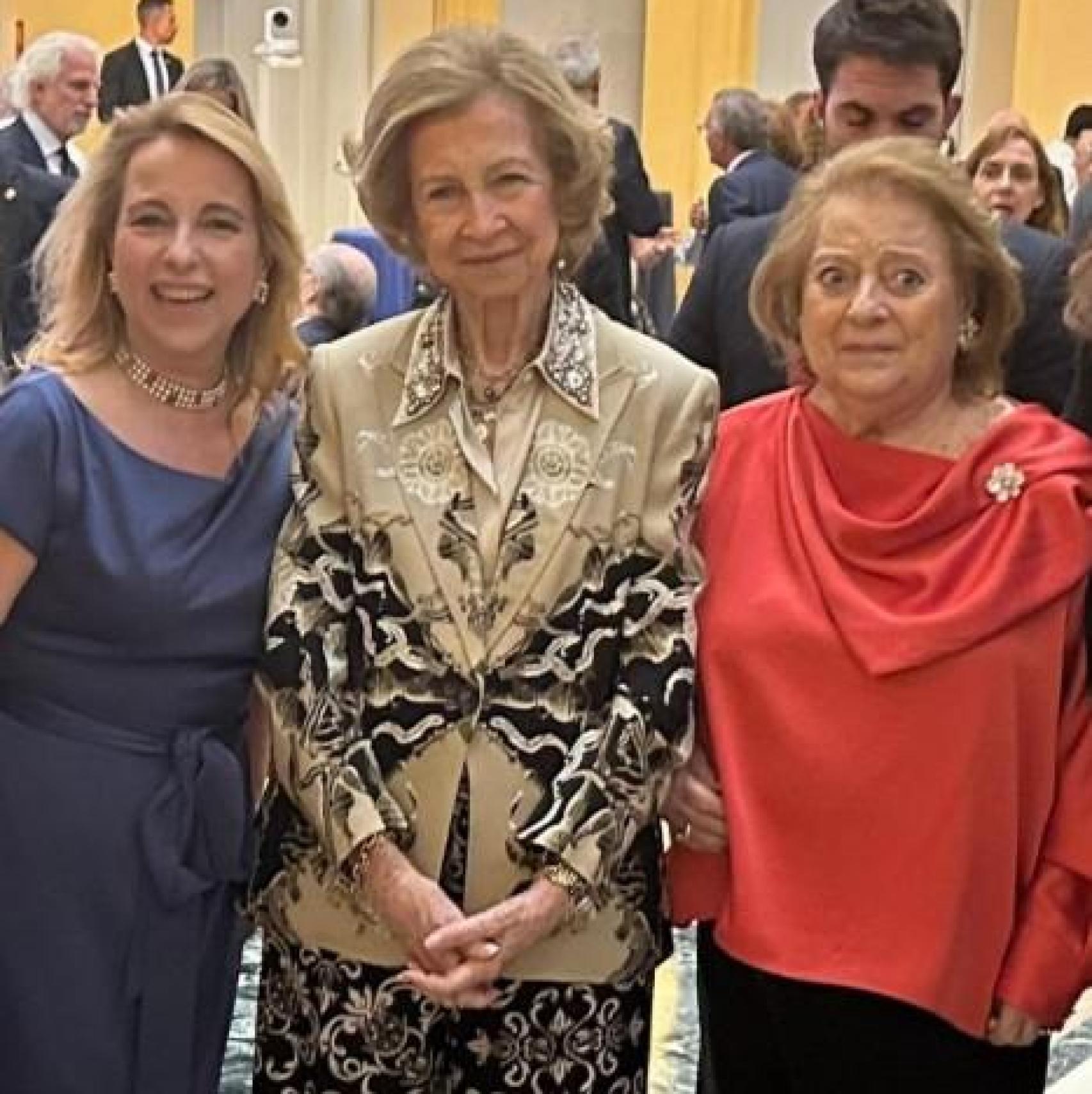 Maria Rosa Bonet con S.M. la Reina Doña Sofía en la entrega de premios.