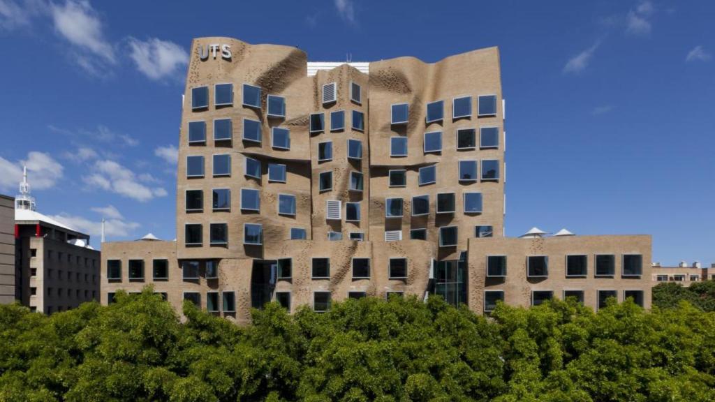 Edificio de la Universidad Tecnológica de Swinburne, proyectado por Frank Gehry y construido con ladrillo