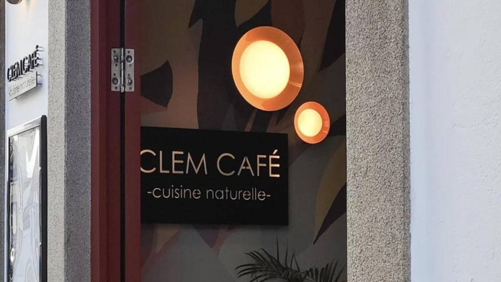 Entrada de Clem Café.