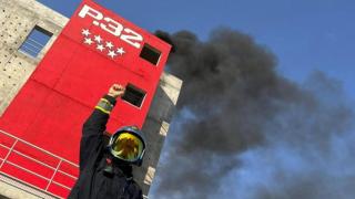 Los bomberos de Madrid protestan contra el nuevo convenio horas antes de llegar a un preacuerdo.