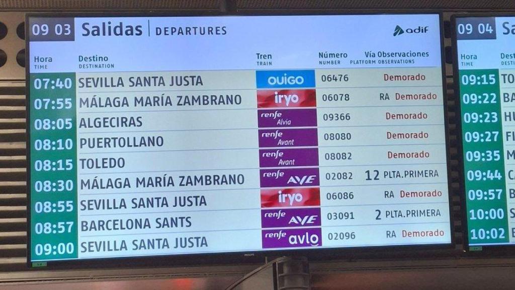 Panel informativo de trenes en Atocha.