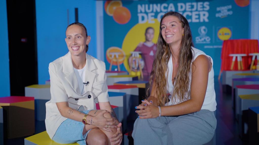 Virginia Torrecilla y Silvia Lloris durante un acto