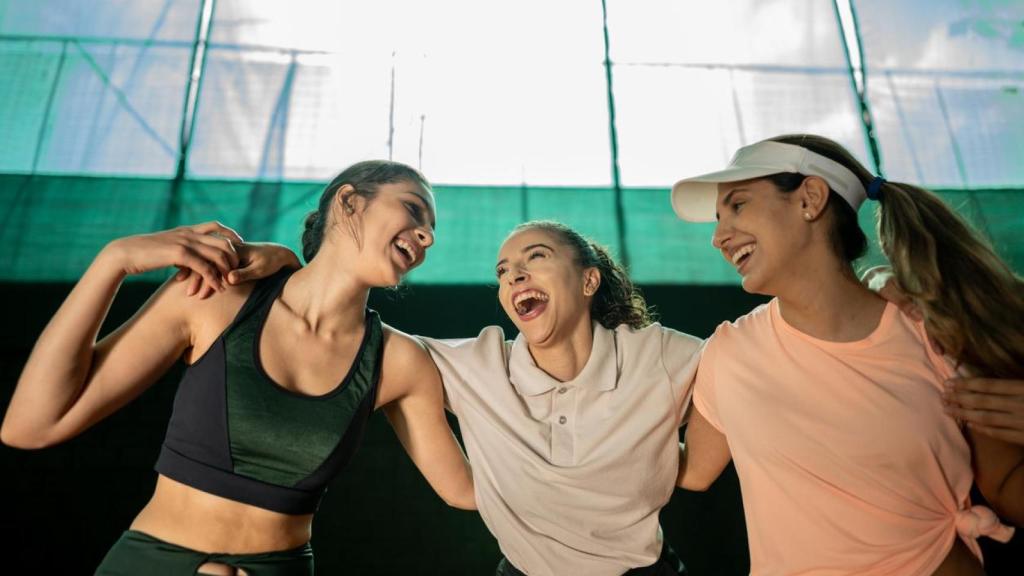 Imagen de archivo de mujeres en unas pistas de tenis.
