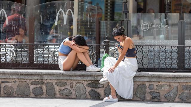 Dos turistas en el Casco Histórico de Toledo.