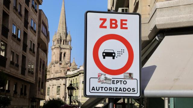 Señal Zona de Bajas Emisiones en el centro de Salamanca