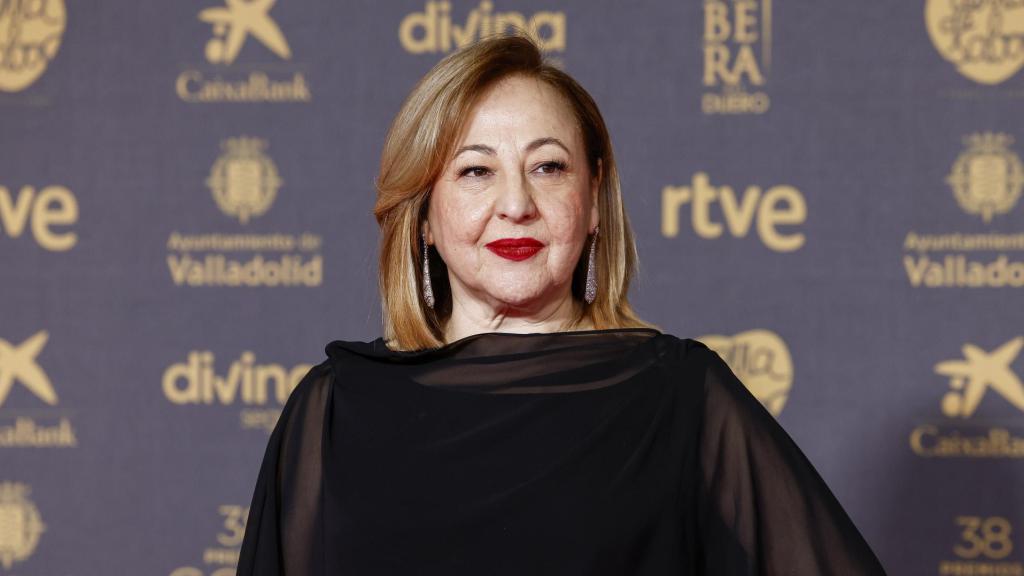 La actriz Carmen Machi en la alfombra roja de los Goya.