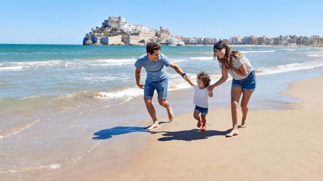Imagen promocional del turismo familiar en Peñíscola.