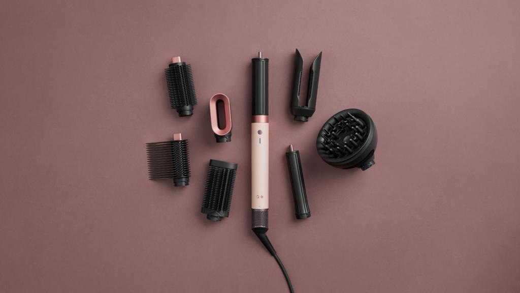 Dyson Airwrap Co-anda 2x junto a accesorios.