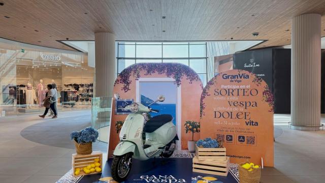 El Centro Comercial Gran Vía de Vigo celebra el verano con rebajas y el sorteo de una Vespa