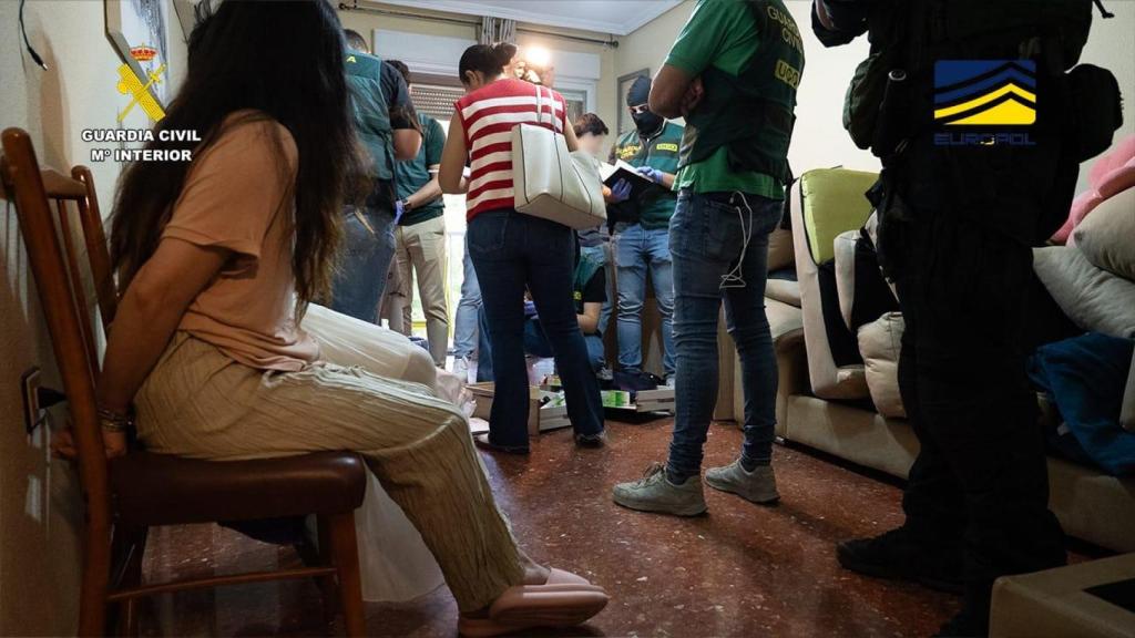 Imagen de los registros de la Guardia Civil por el entramado criminal que blanqueaba dinero a través de compraventas de metales preciosos