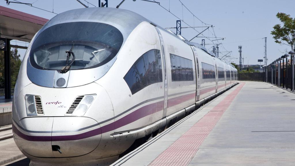 Tren de alta velocidad (AVE) en Toledo.