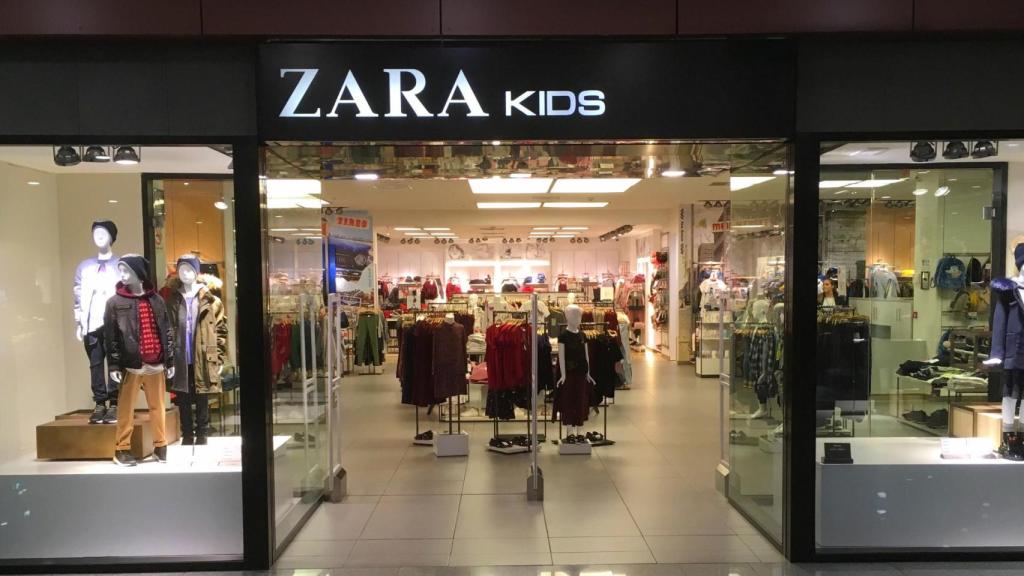 Entrada a una tienda de Zara Kids