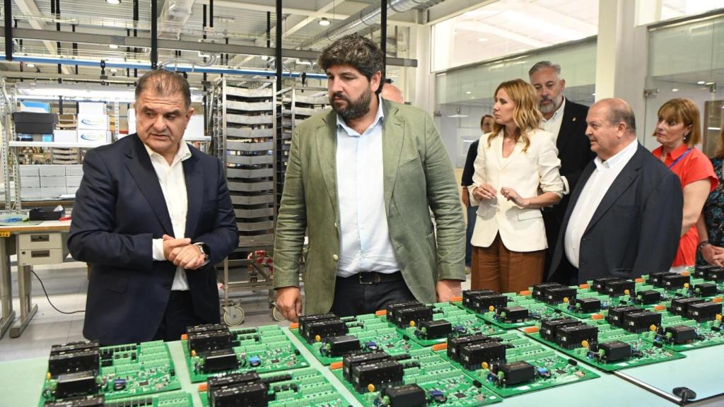 López Miras inaugura las nuevas instalaciones de Gesproga Soluciones.