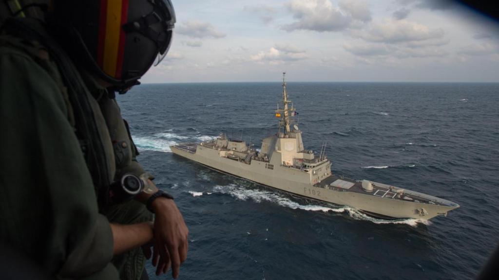 Fragata F-102 desde el aire