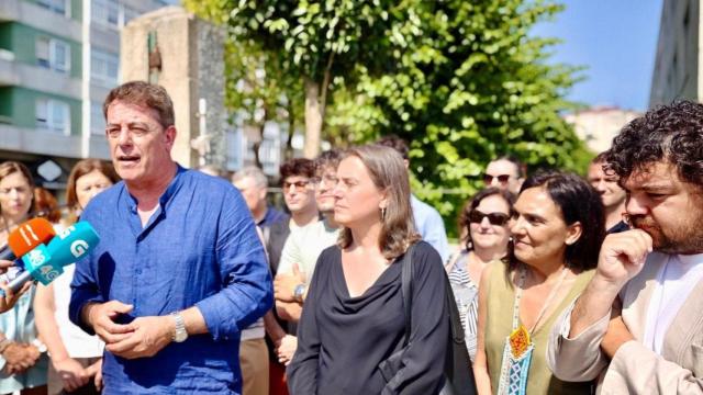 El secretario xeral del PSdeG, José Ramón Gómez Besteiro, atiende a los medios de comunicación en Ourense