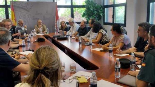 Reunión del Cecopi por el vertido de 370 litros de sosa cáustica diluida en agua al 50% de un camión en el polígono de Villalonquéjar