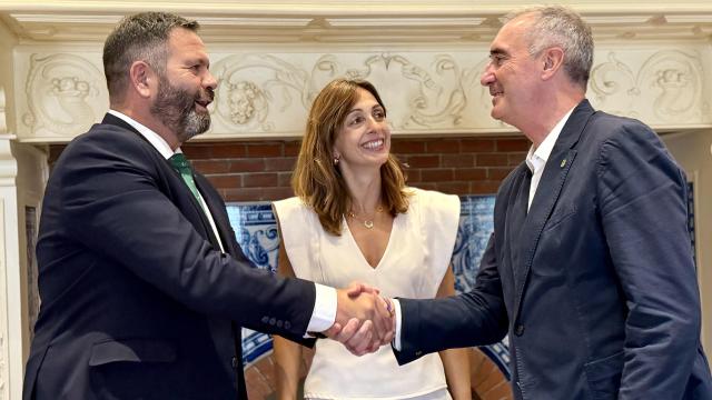 El alcalde de Segovia, José Mazarías Pérez, y el director de la Red Comercial de Eurocaja Rural, Carlos Martín-Salas Martín
