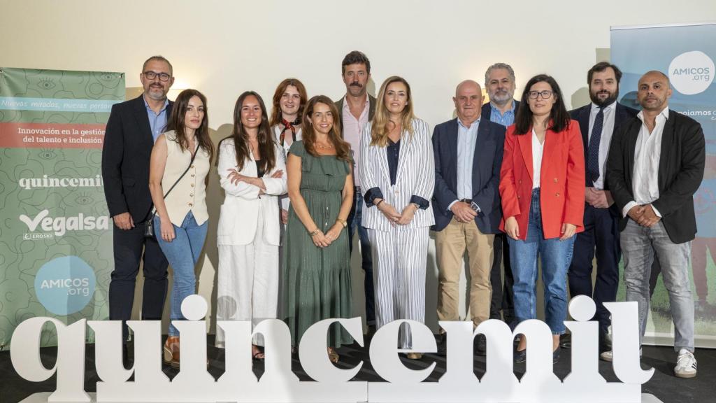 Imagen de los participantes en el evento.